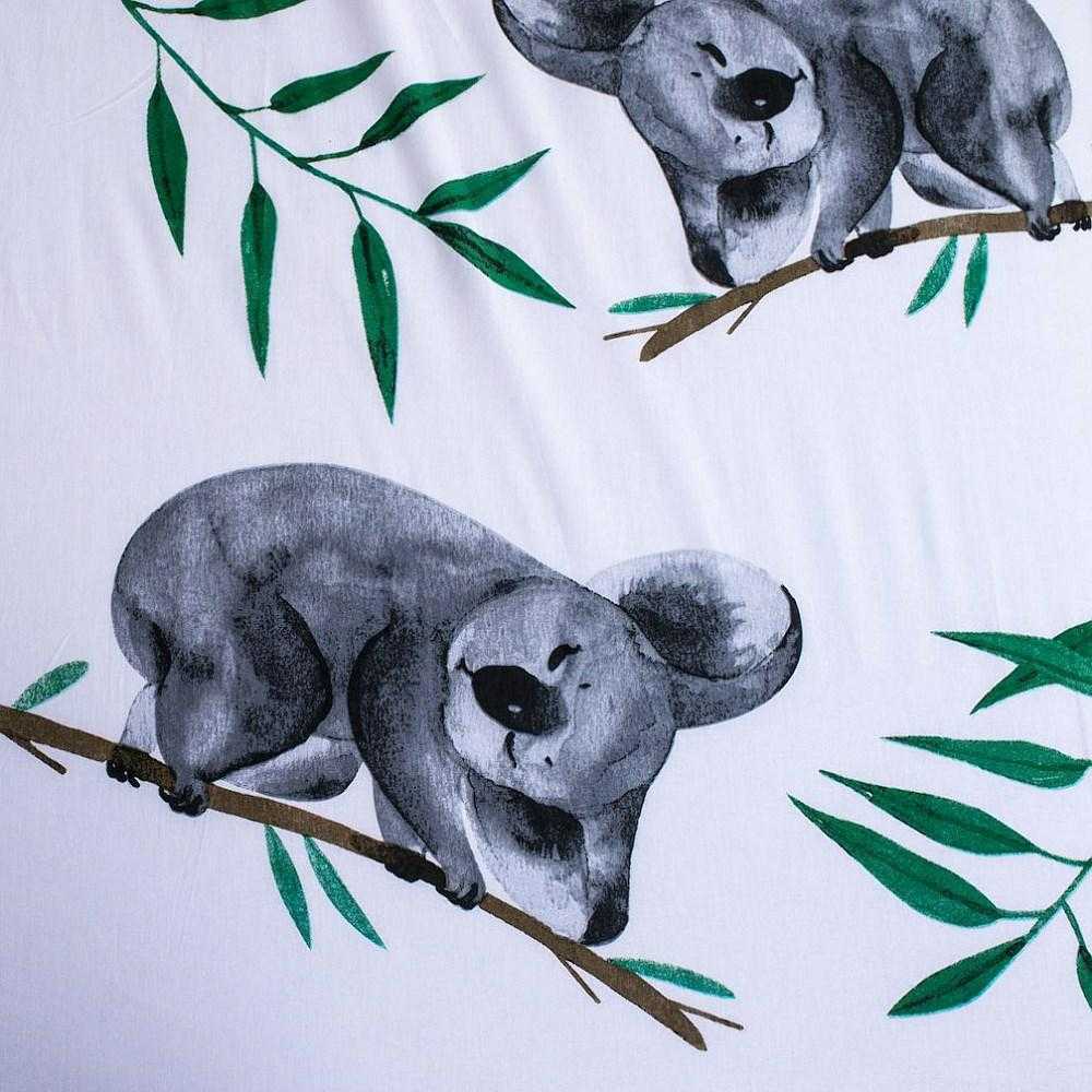 Prześcieradło bawełniane su gumką 90x200 Koala Misie liście palmy 8476 Meškiukas vaikams balta pilka dziecięce