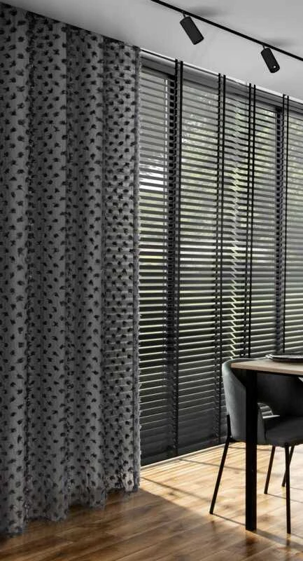 Eurofirany Užuolaida, 135x250 cm, su pomponais, paruoštos žiedinės užuolaidos, modernus langų dekoras, elegantiškas kambario interjeras
