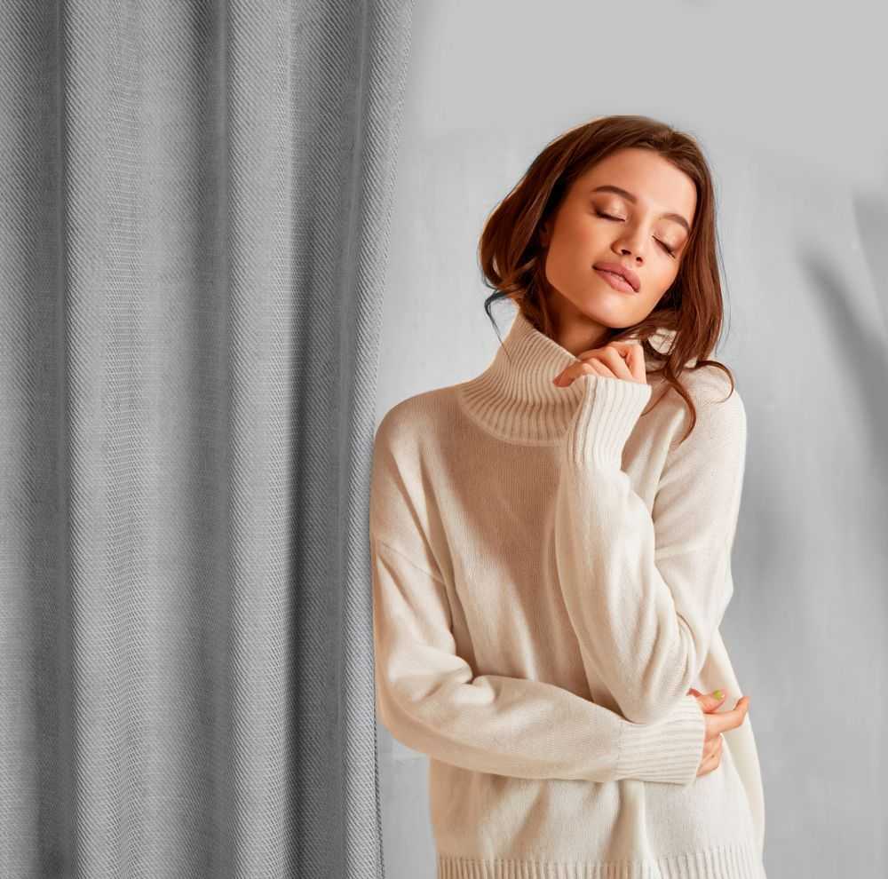 Eurofirany ELIZA Minkšto aksomo naktinė užuolaida su smulkiu raštu, 140X250 cm, kilpos / žiedai, spalva: sidabrinė