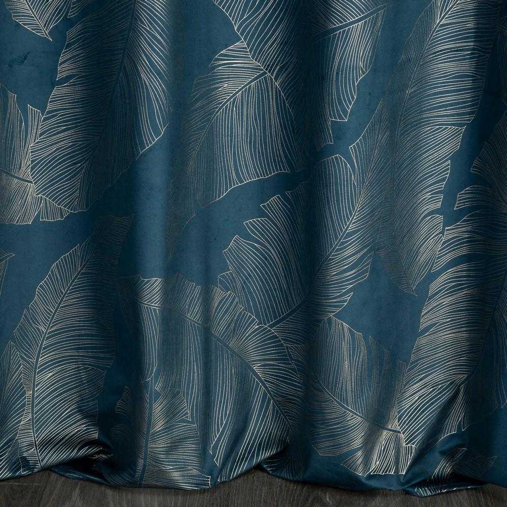 Eurofirany LIMITED COLLECTION MUSA2A Naktinė užuolaida iš minkšto aksomo su bananų lapų raštu, 140X250 cm, kilpos / žiedai, spalva: tamsiai mėlyna / šampano