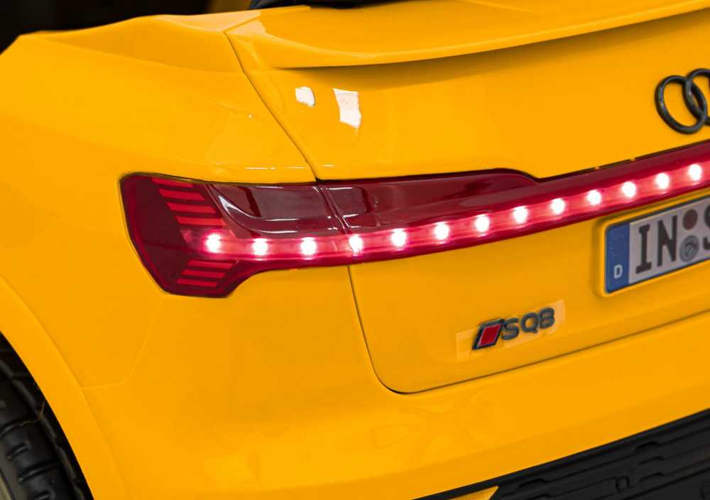 Ramiz Sp. z o.o. Ramiz Sp. su o.o. Elektromobilis Audi SQ8 geltonas 12V 2x35W
