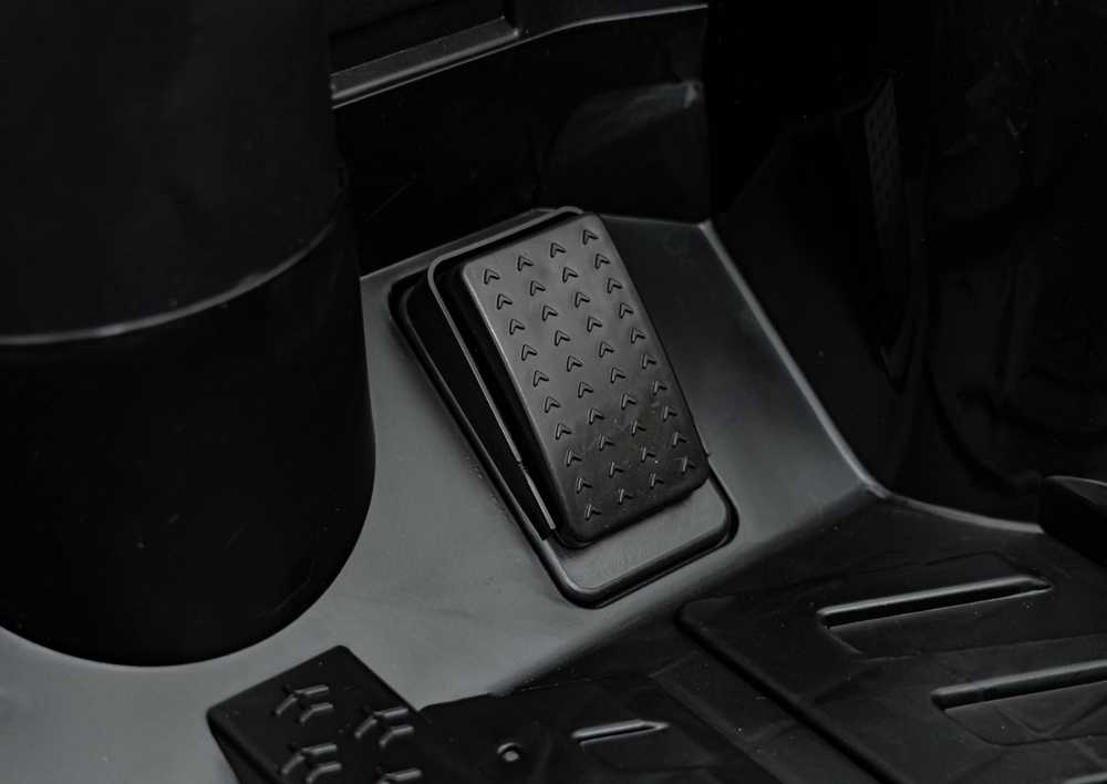 RAMIZ Elektromobilis Audi SQ8 juodas su LED žibintais