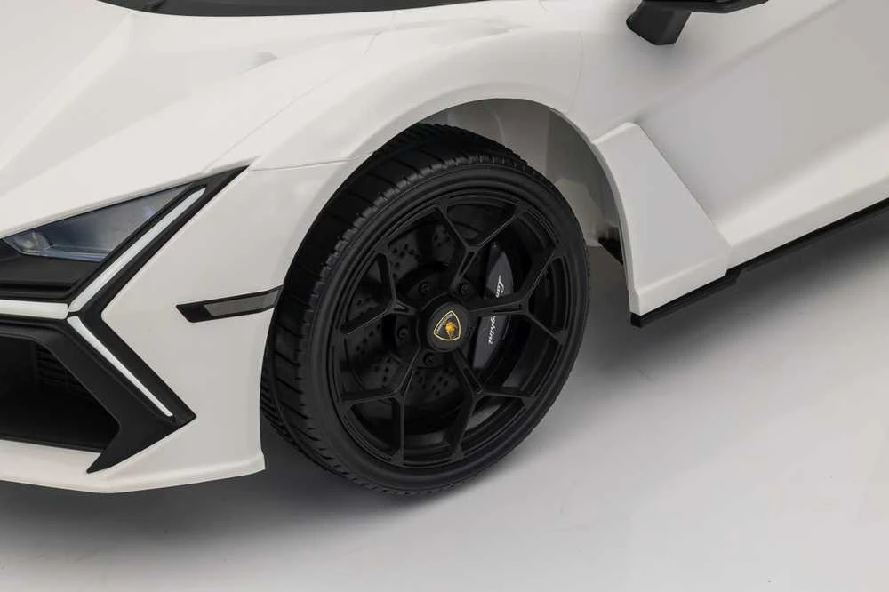 Elektromobilis Lamborghini Revuelto, Baltas