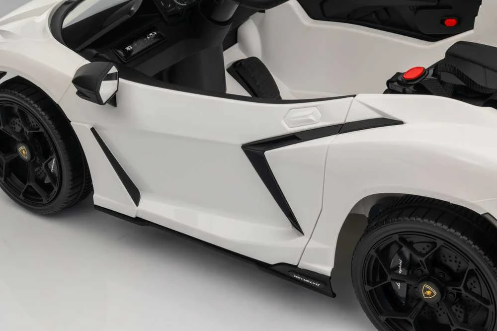 Elektromobilis Lamborghini Revuelto, Baltas