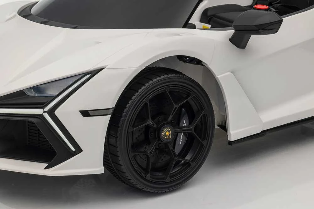 Elektromobilis Lamborghini Revuelto, Baltas