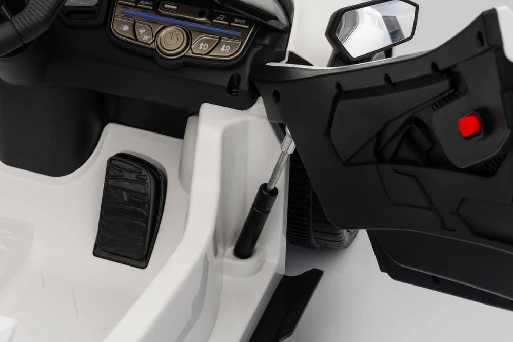 Elektromobilis Lamborghini Revuelto, Baltas