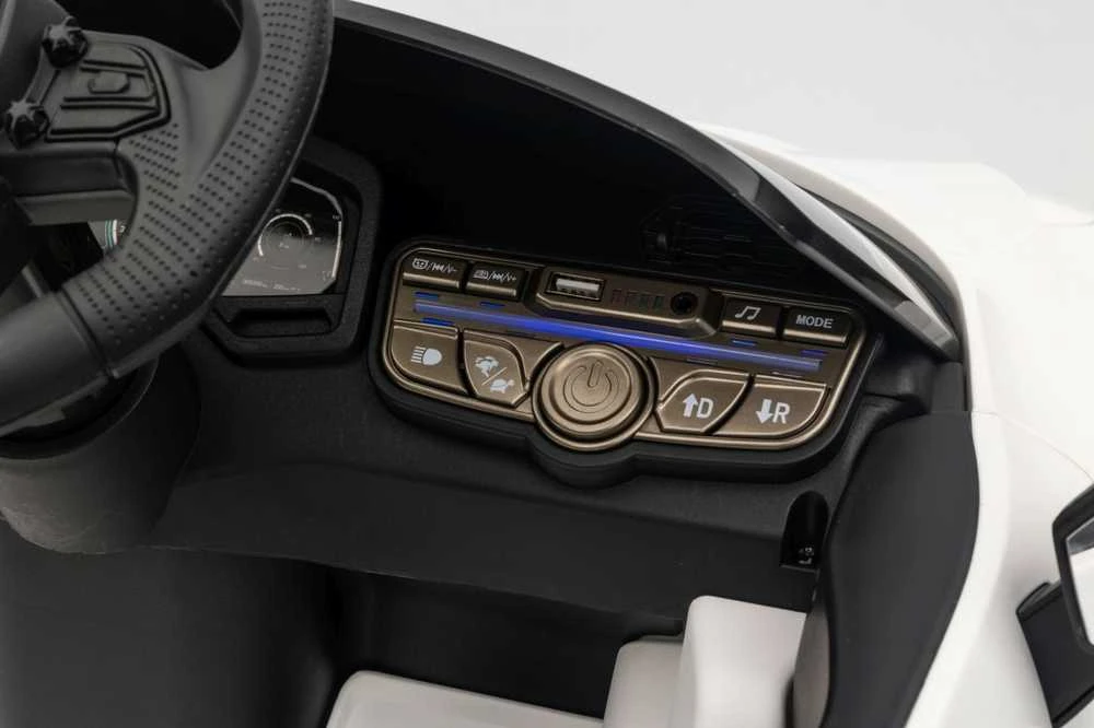 Elektromobilis Lamborghini Revuelto, Baltas