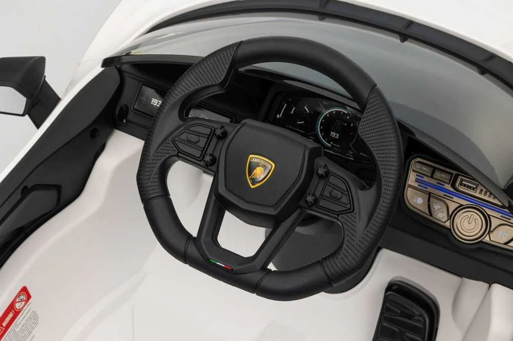 Elektromobilis Lamborghini Revuelto, Baltas