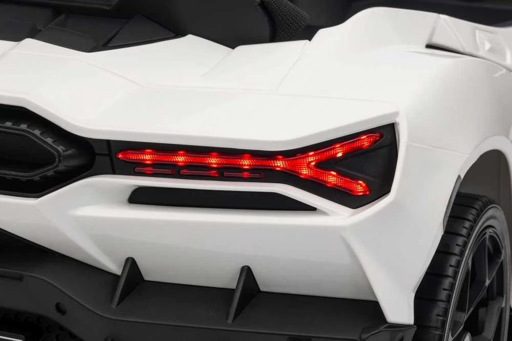 Elektromobilis Lamborghini Revuelto, Baltas