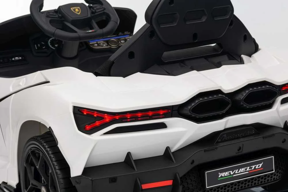 Elektromobilis Lamborghini Revuelto, Baltas