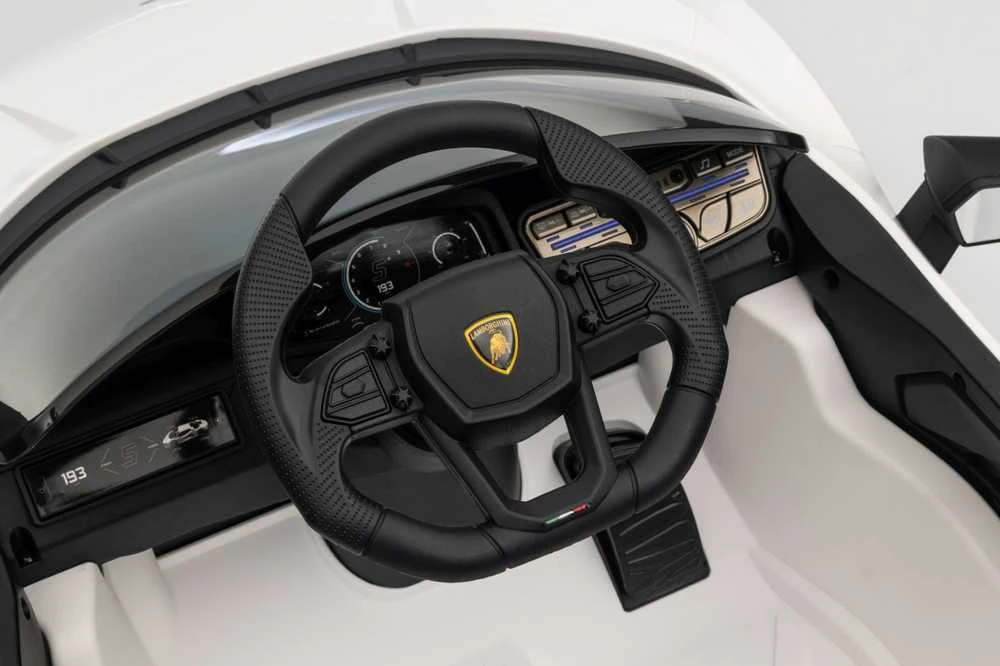 Elektromobilis Lamborghini Revuelto, Baltas