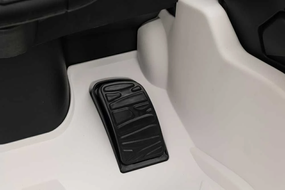 Elektromobilis Lamborghini Revuelto, Baltas