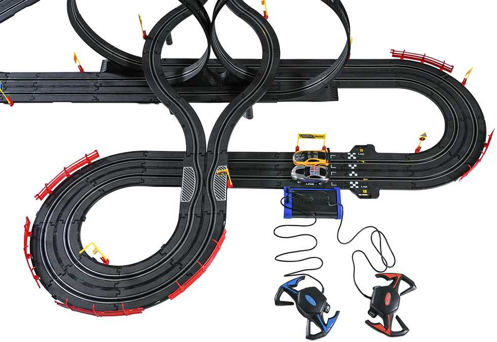 Ramiz Didelis lenktynių trasa su automobiliais