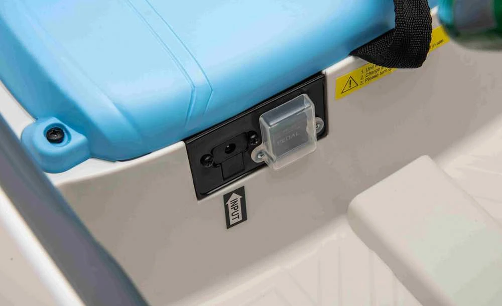 Elektromobilis Mini Concept Aceman, Baltas