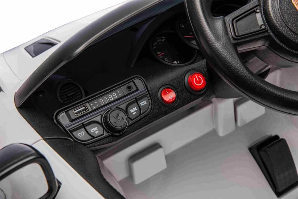 Elektromobilis Porsche 718 MP4, Baltas