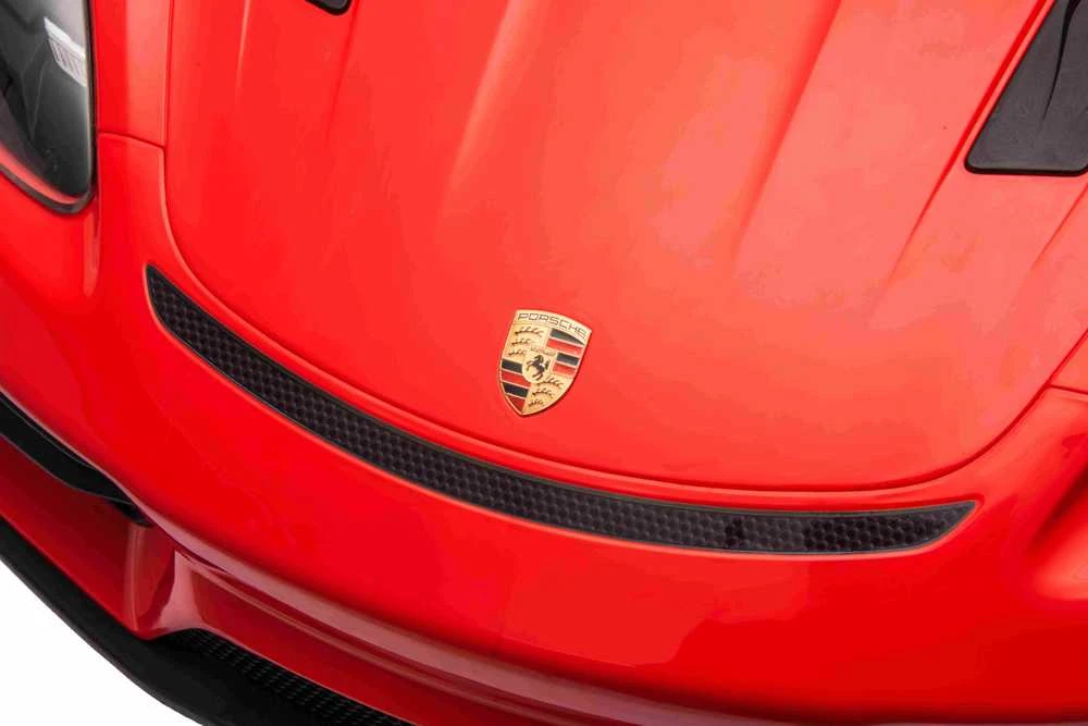 Elektromobilis Porsche 718 MP4, Raudona