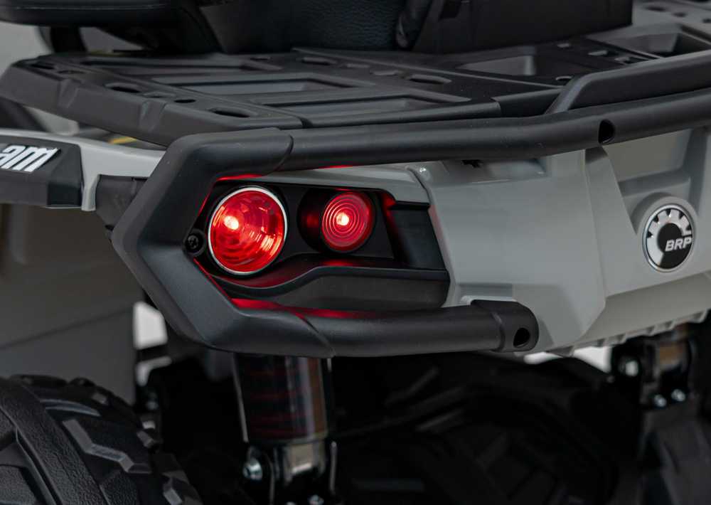 Quad Can Am Outlander ATV Pilka