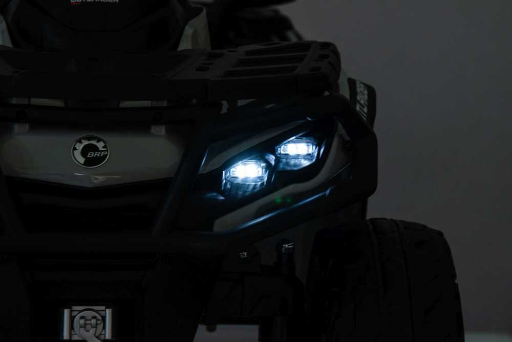 Quad Can Am Outlander ATV Pilka