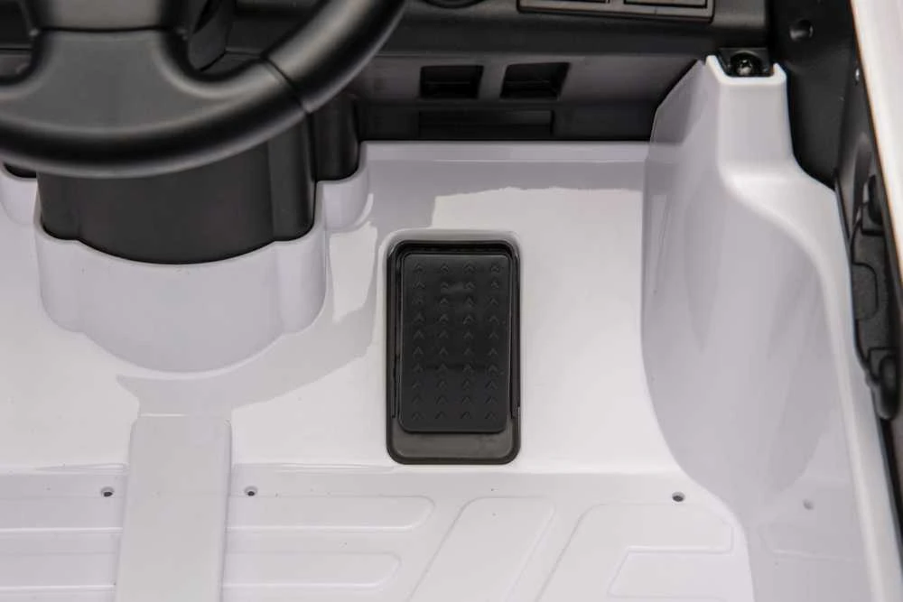 Elektromobilis RUF CTR3, Baltas