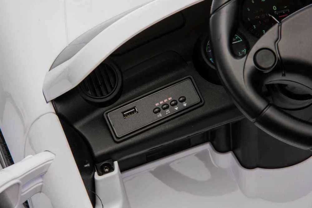 Elektromobilis RUF CTR3, Baltas