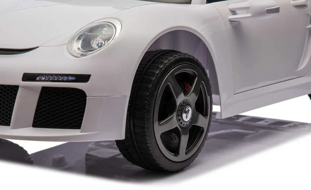 Elektromobilis RUF CTR3, Baltas