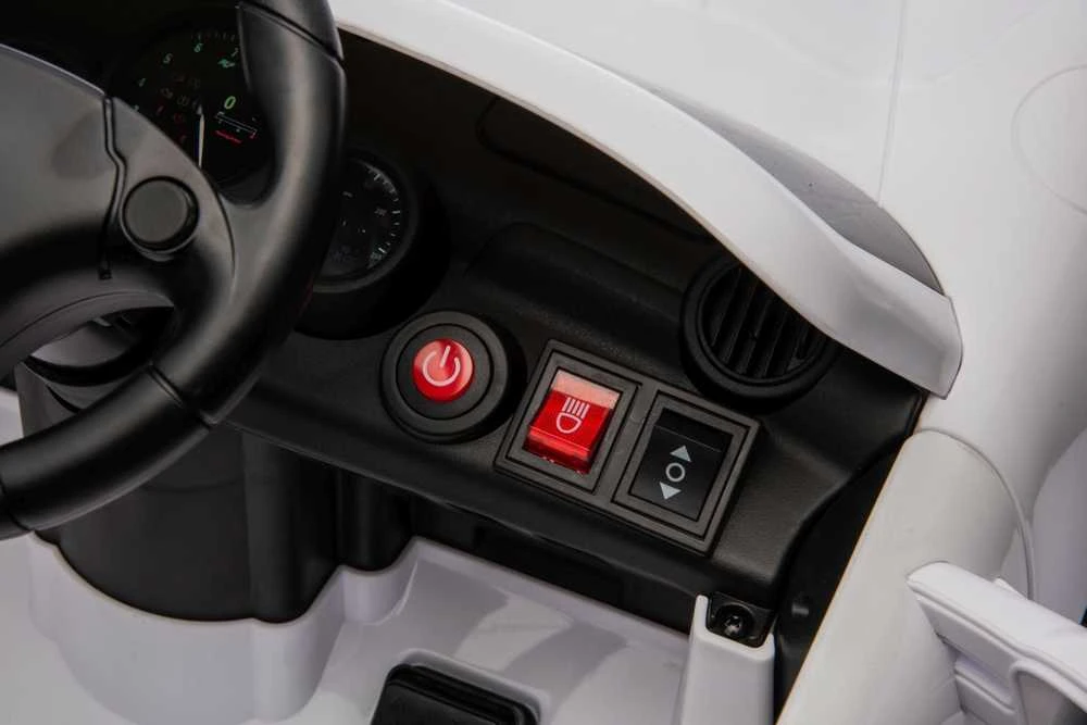 Elektromobilis RUF CTR3, Baltas