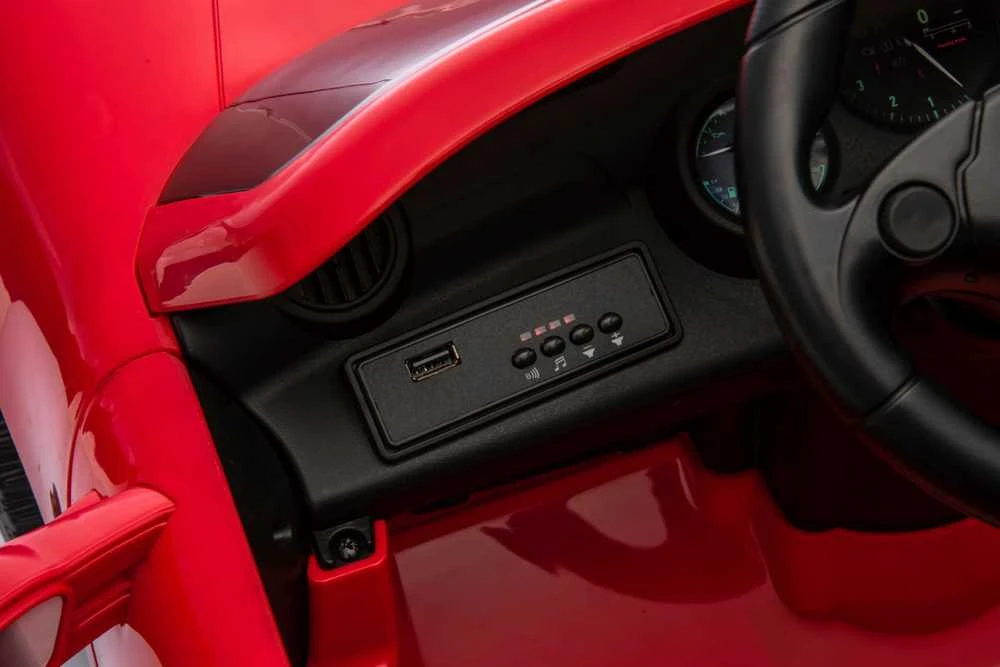 Elektromobilis RUF CTR3, Raudona