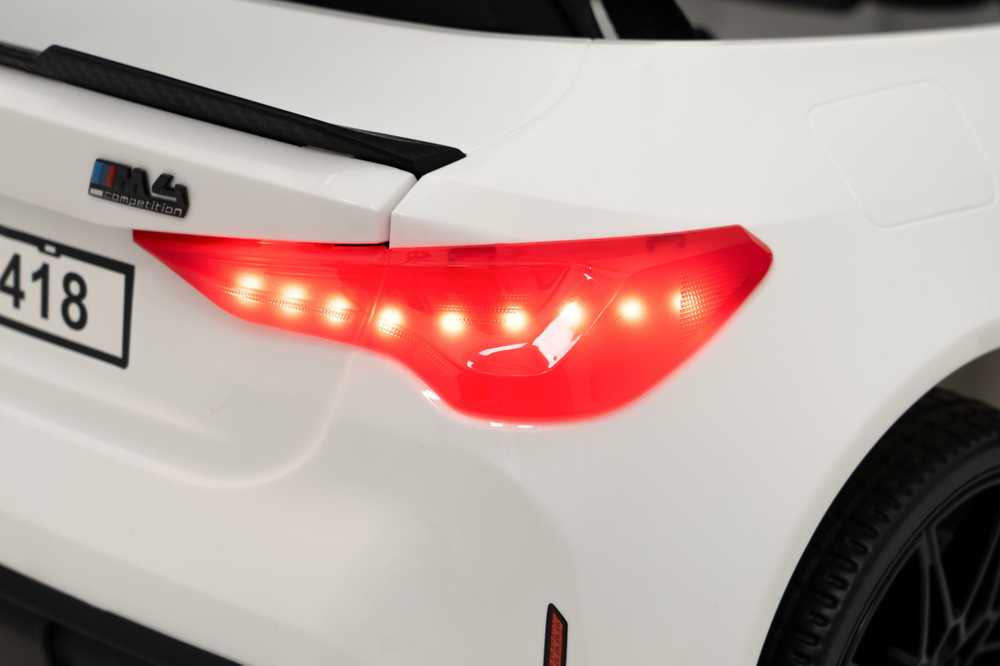 Triton Elektromobilis BMW M4 baltas