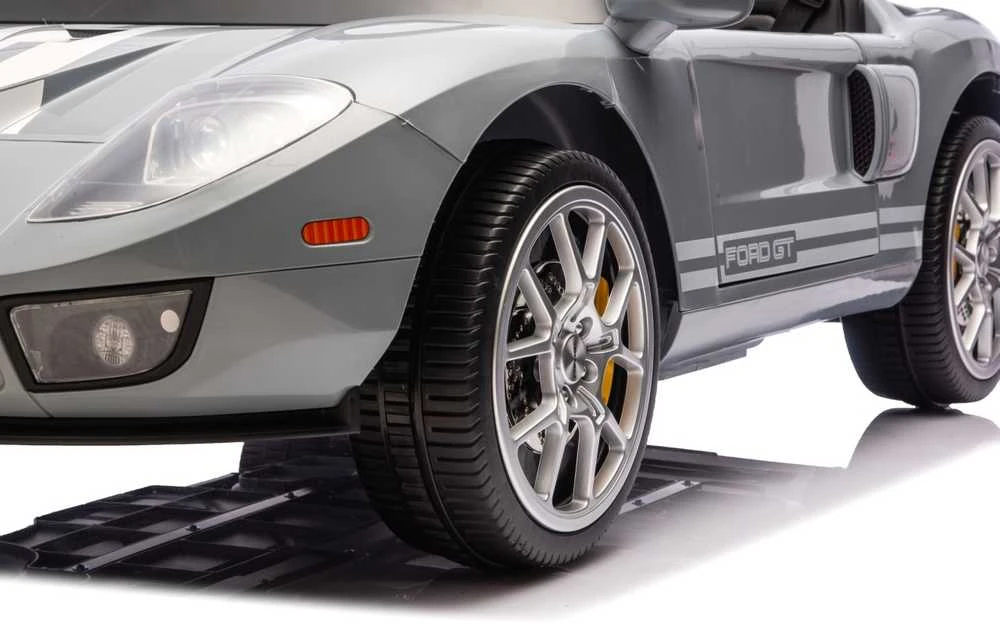 Elektromobilis Ford GT, Pilkas