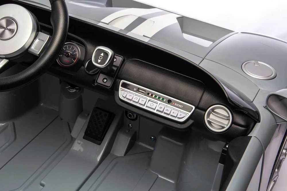 Elektromobilis Ford GT, Pilkas