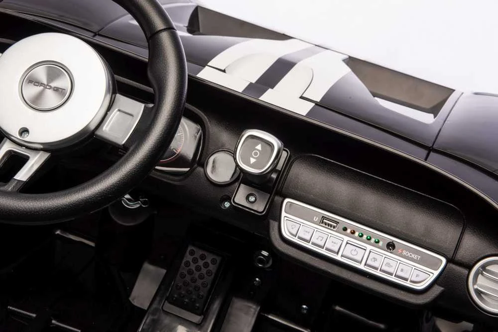 Elektromobilis Ford GT, Juodas