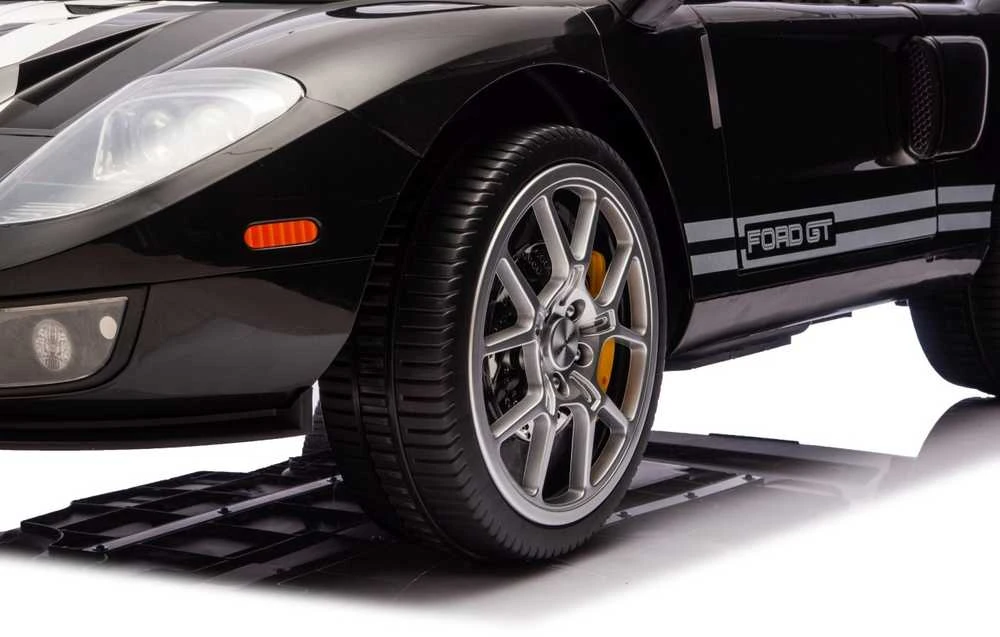 Elektromobilis Ford GT, Juodas