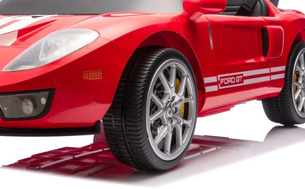 Elektromobilis Ford GT, Raudona