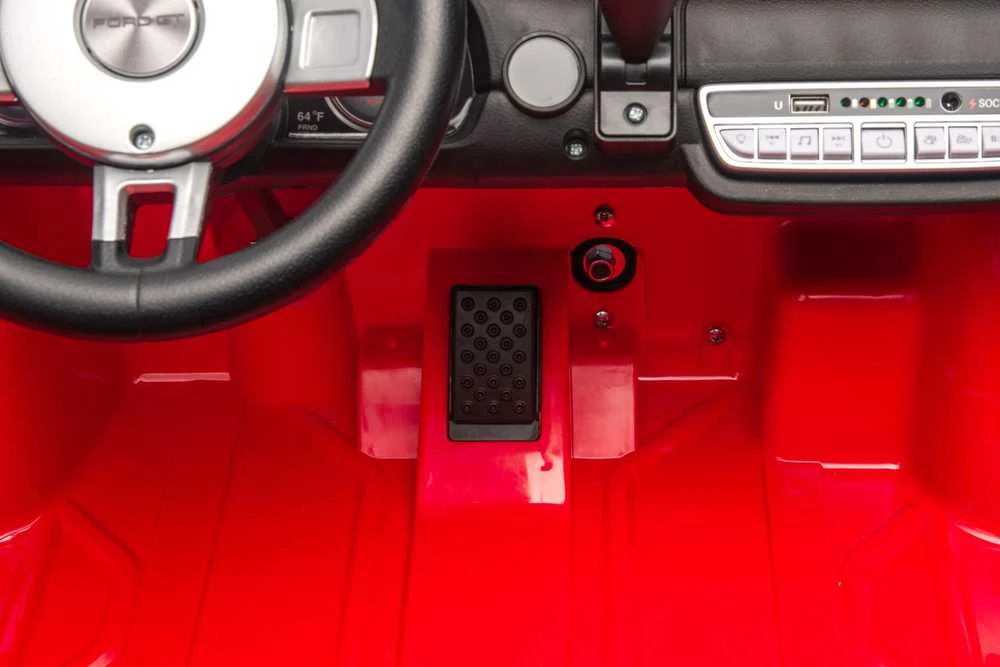 Elektromobilis Ford GT, Raudona