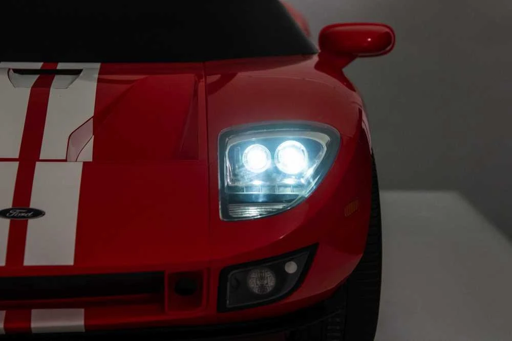 Elektromobilis Ford GT, Raudona