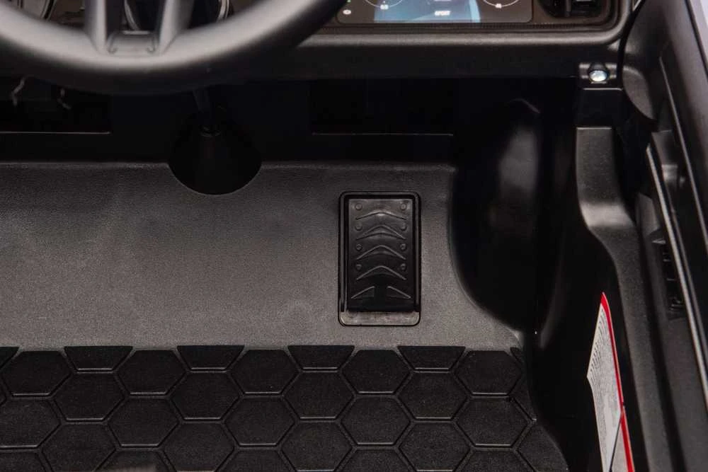Elektromobilis Porsche Cayenne, Juodas