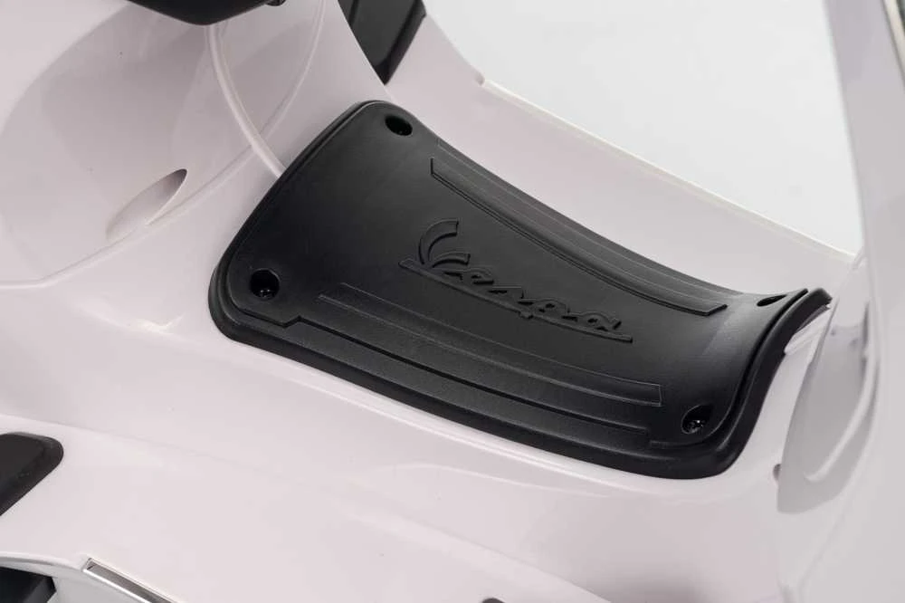 Elektrinis motoroleris Vespa ROMA, Baltas