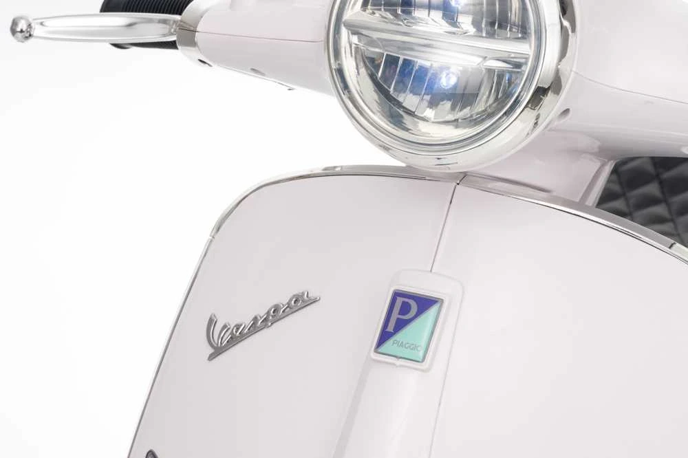 Elektrinis motoroleris Vespa ROMA, Baltas