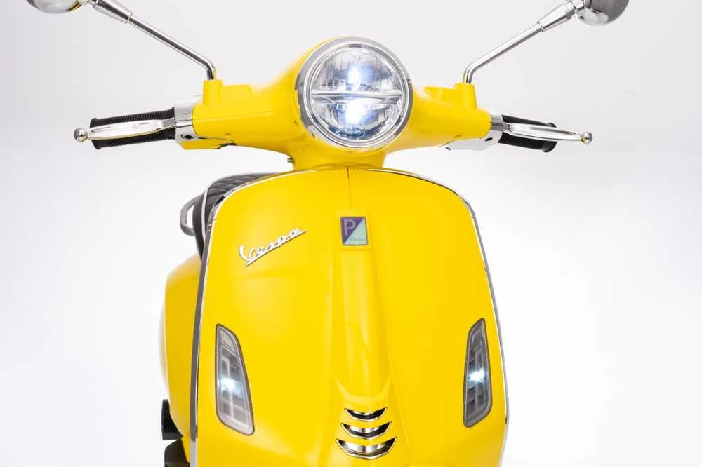 Elektrinis motoroleris Vespa ROMA, Geltona
