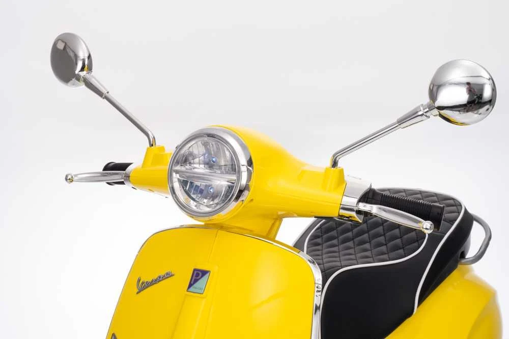 Elektrinis motoroleris Vespa ROMA, Geltona