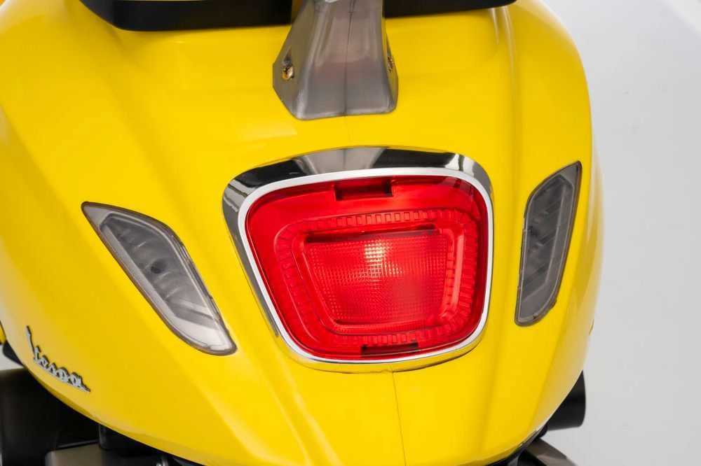 Elektrinis motoroleris Vespa ROMA, Geltona