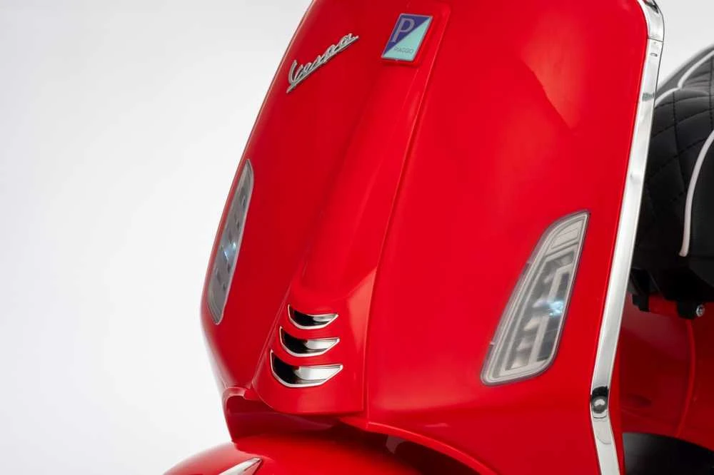 Elektrinis motoroleris Vespa ROMA, Raudona