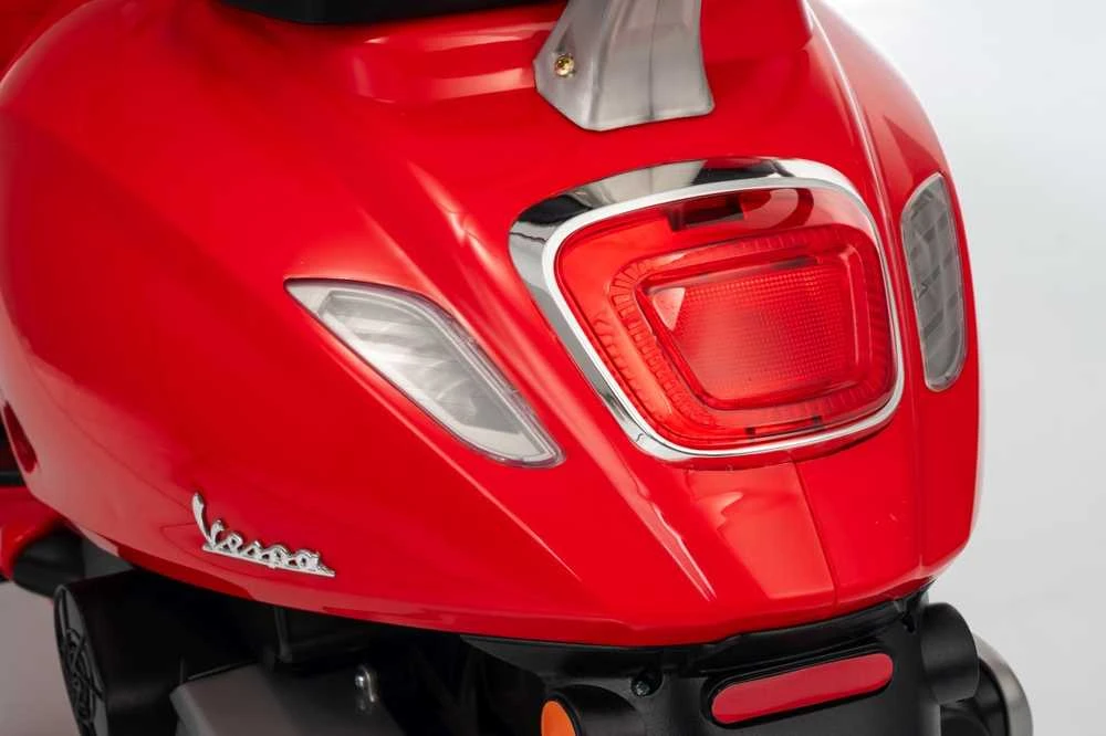 Elektrinis motoroleris Vespa ROMA, Raudona