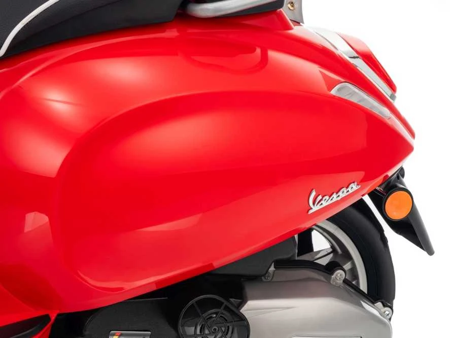Elektrinis motoroleris Vespa ROMA, Raudona