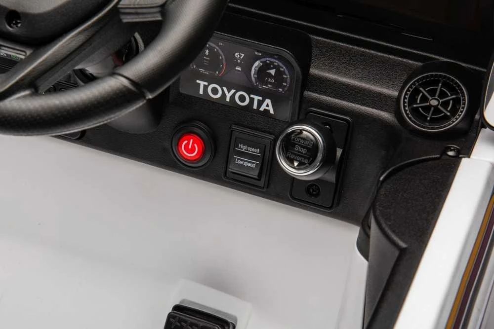 Ramiz Elektromobilis Toyota Land Cruiser PRADO, Baltas