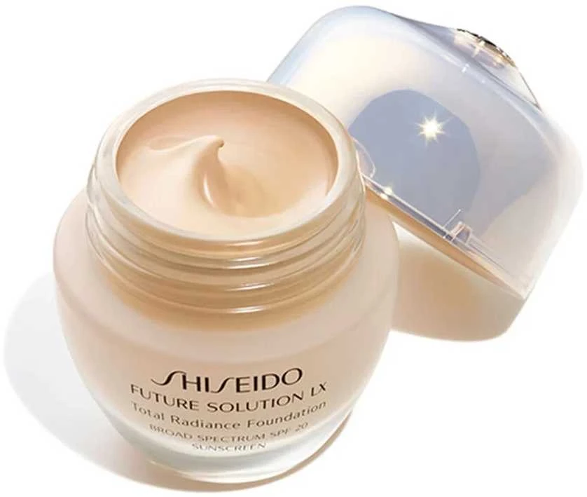 „Shiseido Future Solution LX Radiant Finish Kreminis“ makiažo pagrindas „03 Golden SPF 15“, 30 ml