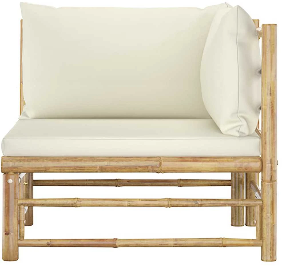 Kampinė sodo sofa su kreminėmis pagalvėlėmis, bambukas