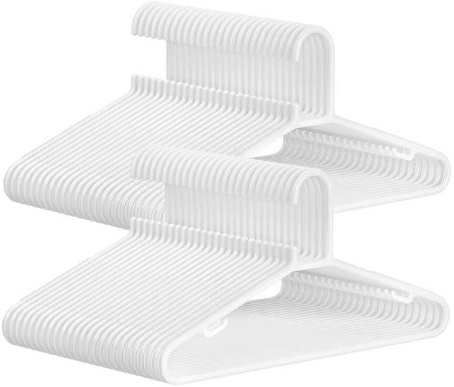 Songmics Plastikinių drabužių pakabų rinkinys, 50 vnt., lengvos, baltos spalvos