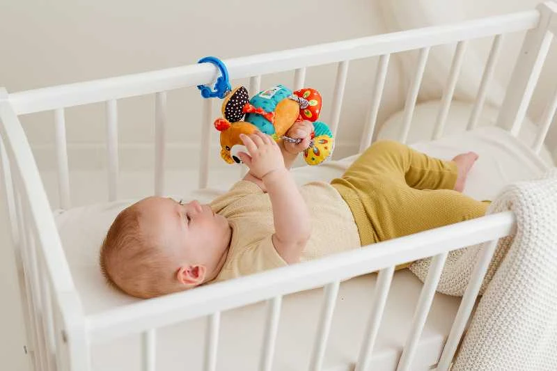 Dumel BALIBAZOO BB 82394 Spalvingas meškiuko pakabukas su vibracija