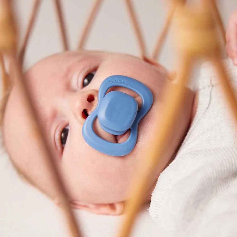 B.BOX BB300308 čiulptukas naujagimiui ir kūdikiui 2 vnt simetriškas silikonas 0-6m mėlynas/mėlynas